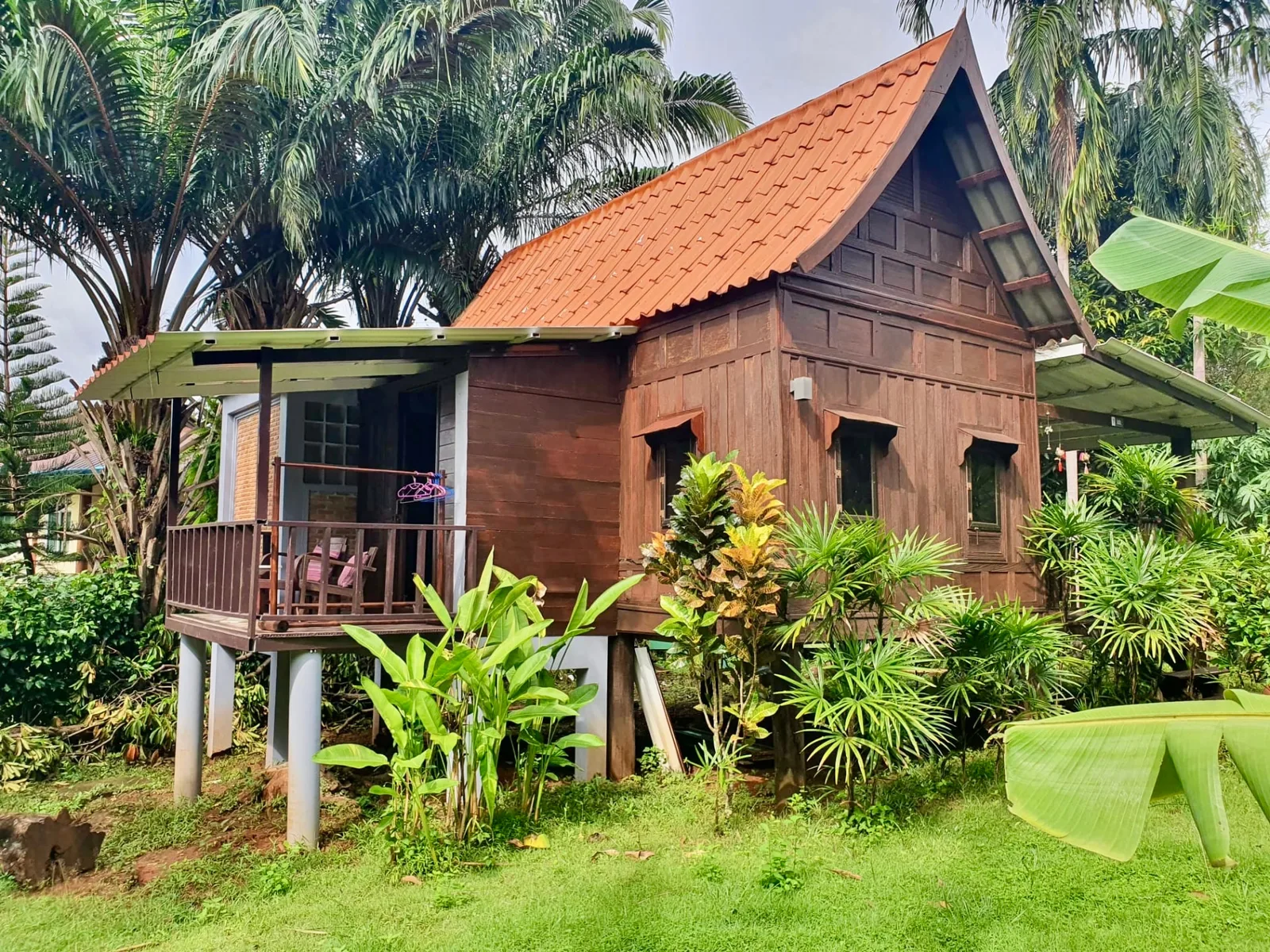 Traditional bungalow and Muay Thai training on Koh Mak